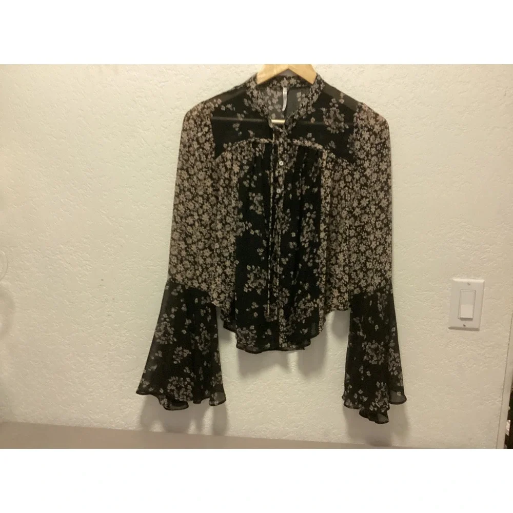 Free‎ People Serena Floral Bell Sleeve Blouse Women XS Black Sheer Boho Tie Neck